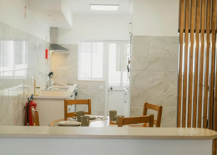 15 - Vivenda Adelino Martins Nyaraló *